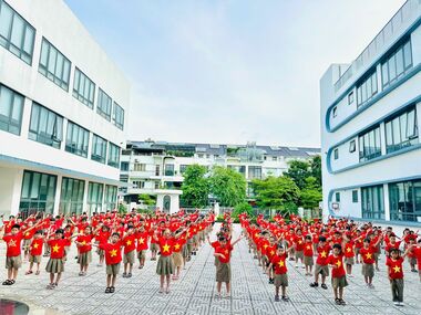 MÀN ĐỒNG DIỄN VÀ NHỮNG SẢN PHẨM SẮC MÀU CỦA HỌC SINH NGUYỄN KHUYẾN CHÀO MỪNG QUỐC KHÁNH 2/9
