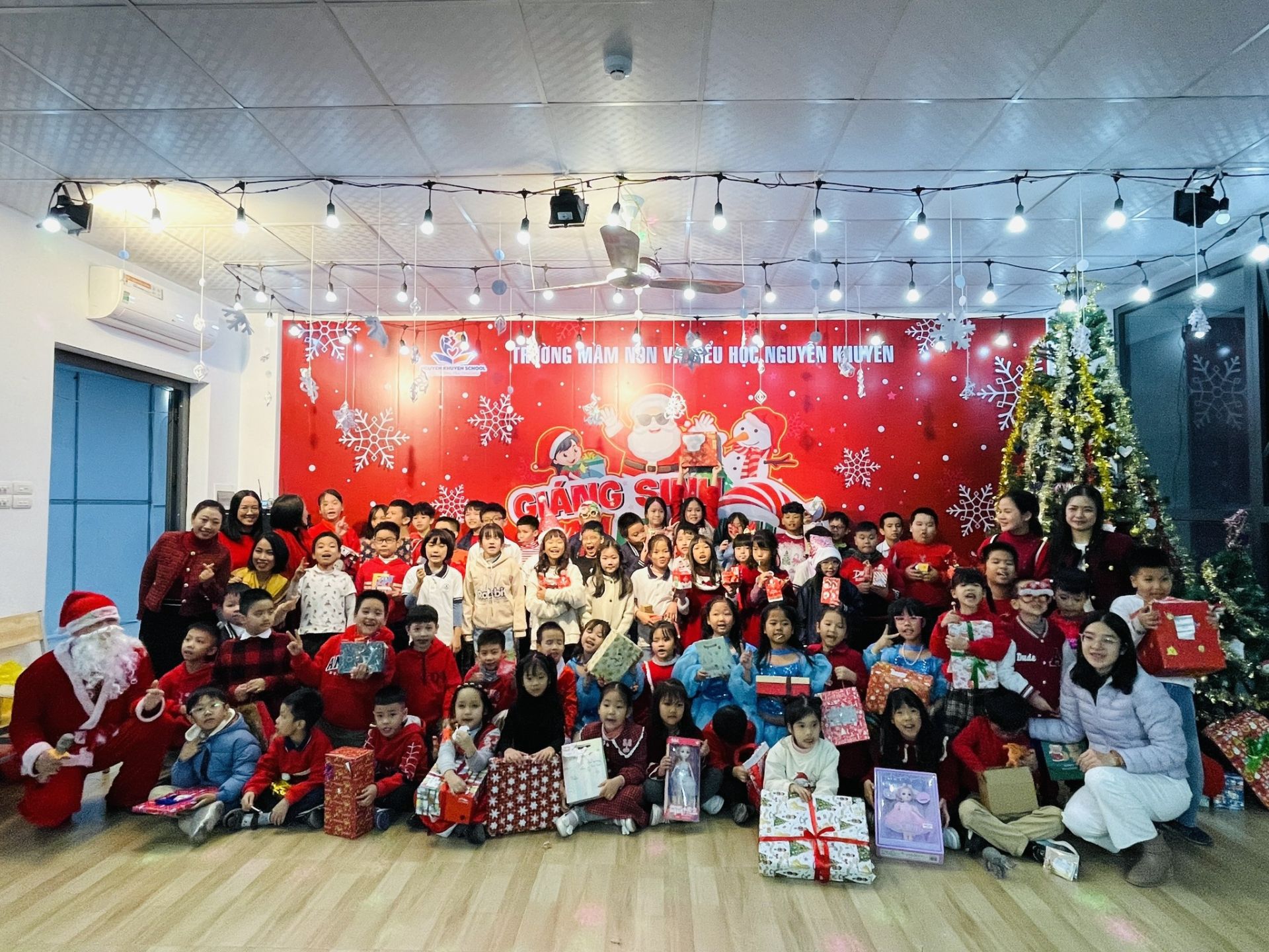 Giáng sinh an lành tại trường tiểu học Nguyễn Khuyến